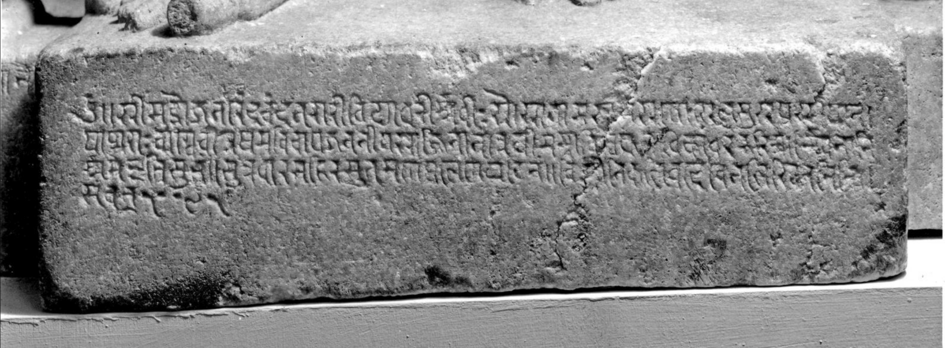 Sanskrit inscription on the Bhojashala Sarasvatī sculpture mentioning Vāgdevī, scholarly traditions, and King Bhoja’s Dhāra.