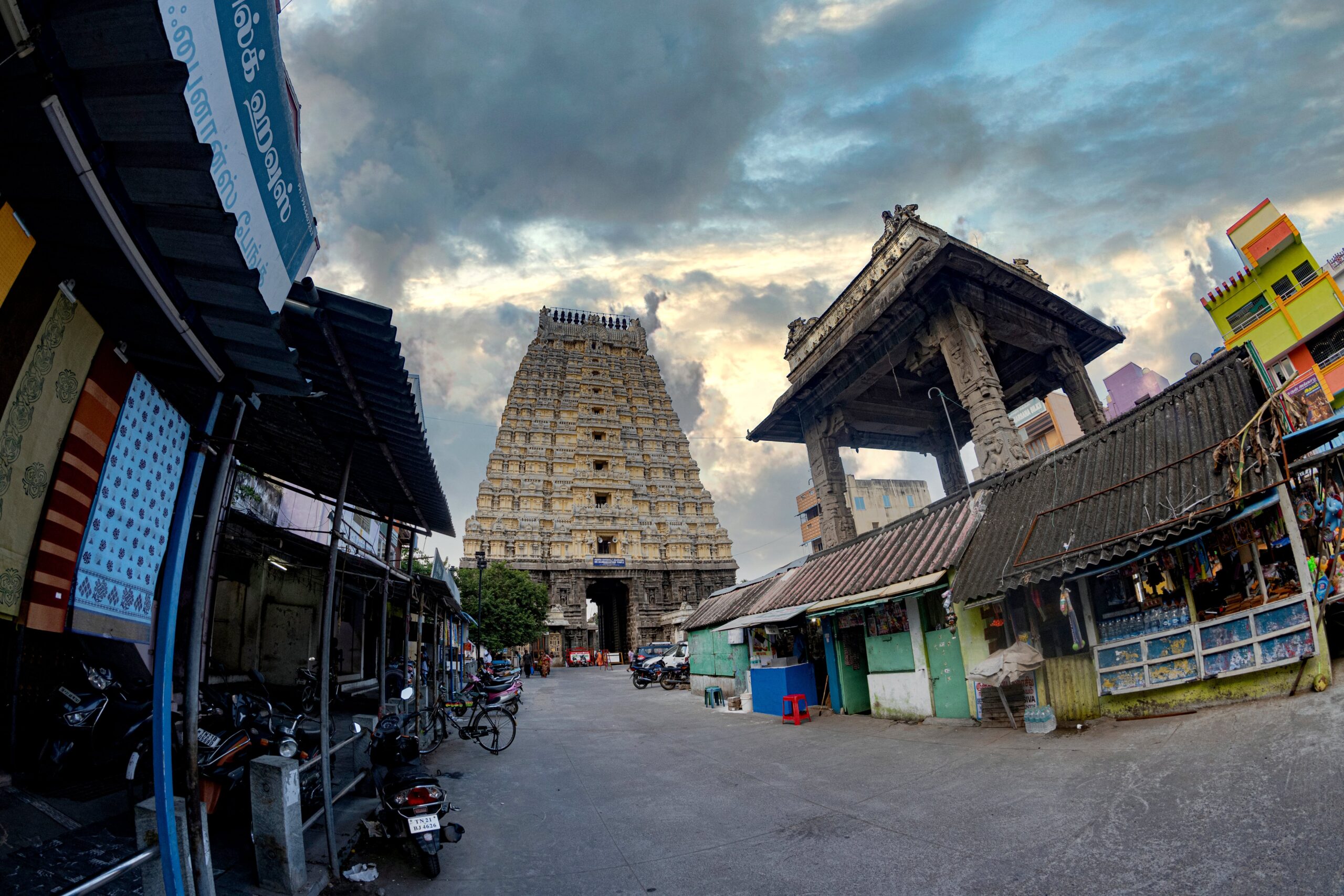 Nilatingaltunda-Perumal Temple