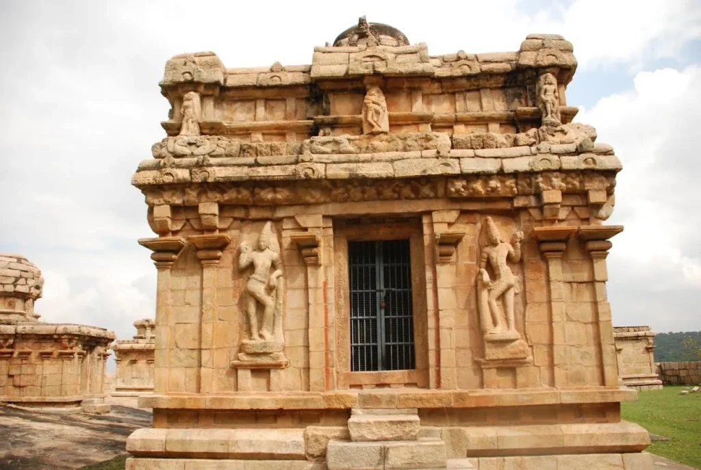 Entrance to the central shrine